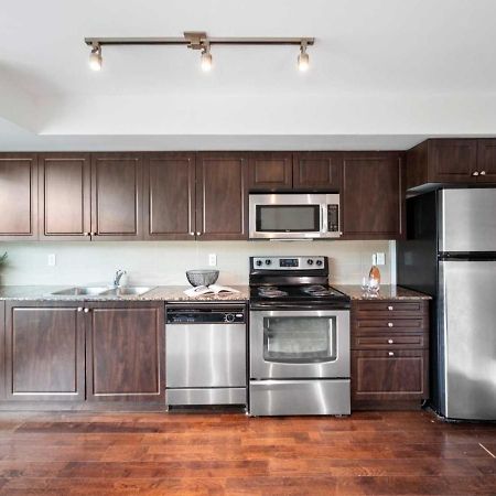 Cn Tower View With Free Parking, Pool, & More Amenities Toronto Buitenkant foto