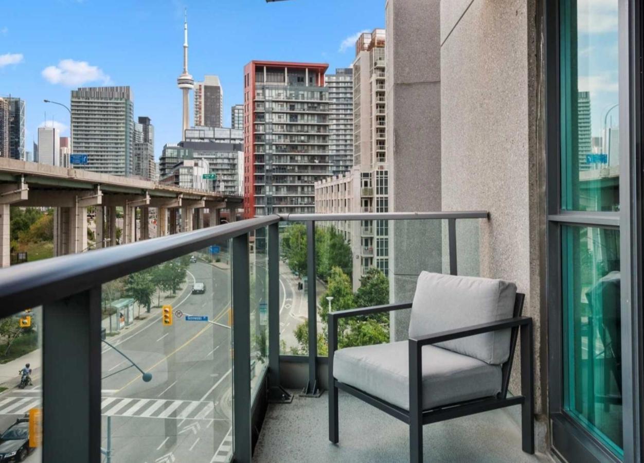 Cn Tower View With Free Parking, Pool, & More Amenities Toronto Buitenkant foto