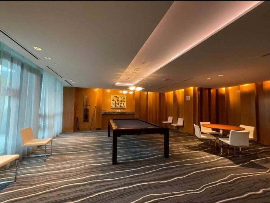 Cn Tower View With Free Parking, Pool, & More Amenities Toronto Buitenkant foto