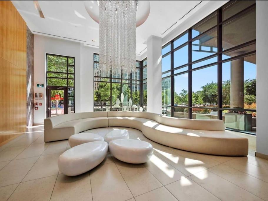 Cn Tower View With Free Parking, Pool, & More Amenities Toronto Buitenkant foto