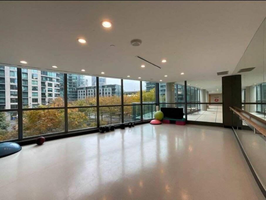 Cn Tower View With Free Parking, Pool, & More Amenities Toronto Buitenkant foto