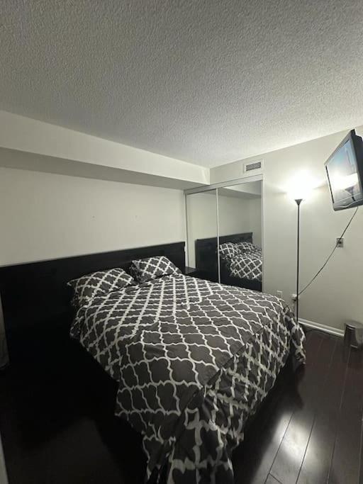 Cn Tower View With Free Parking, Pool, & More Amenities Toronto Buitenkant foto