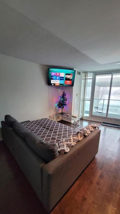 Cn Tower View With Free Parking, Pool, & More Amenities Toronto Buitenkant foto