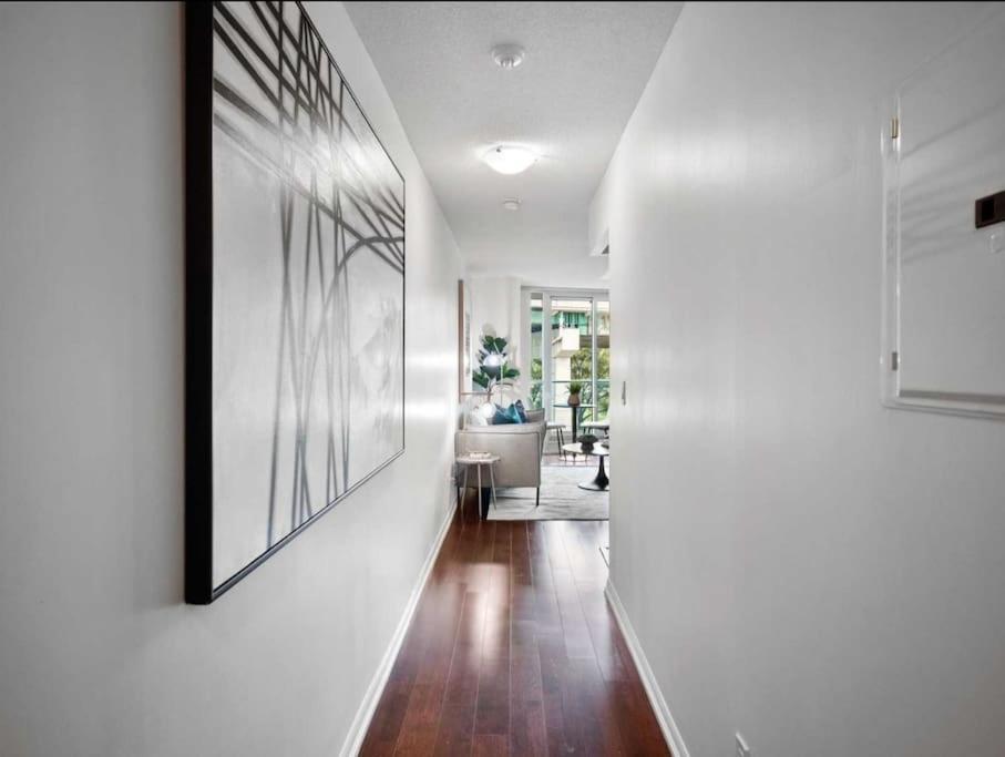 Cn Tower View With Free Parking, Pool, & More Amenities Toronto Buitenkant foto
